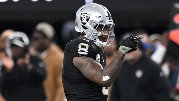 Las Vegas Raiders RB Josh Jacobs has agreed to sign with the Green Bay Packers.